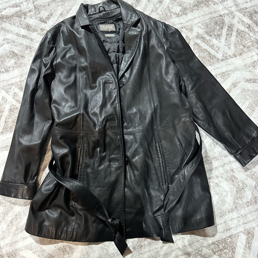 Women’s Wilson leather long coat in like new condition  xl black
